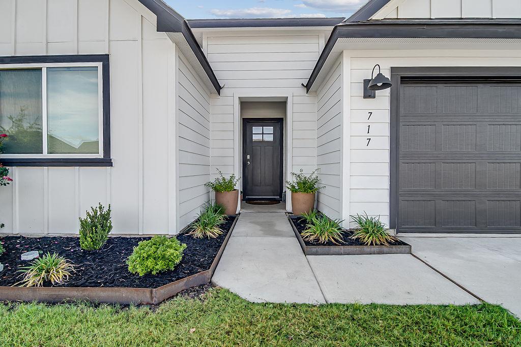 717 Tranquility Ln