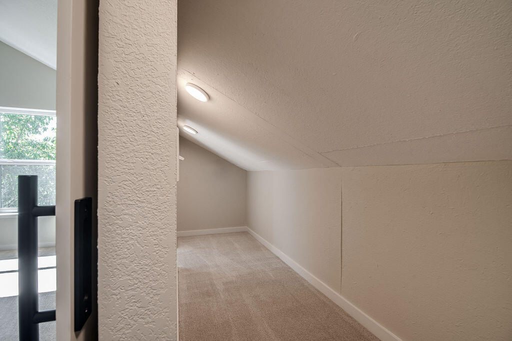 146 Hillside Dr