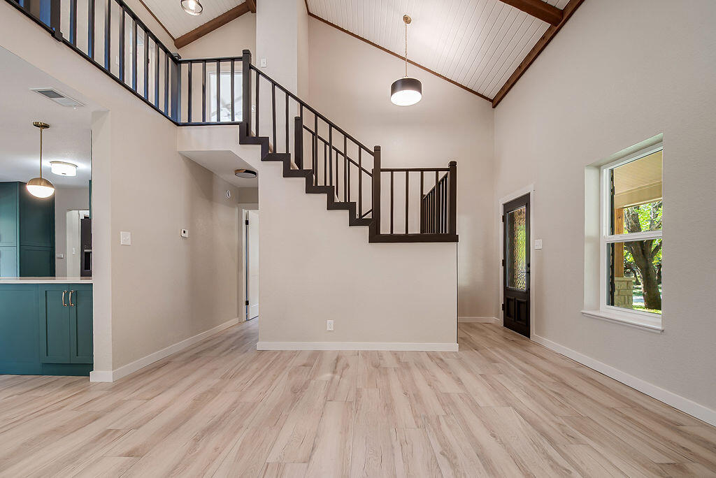 146 Hillside Dr