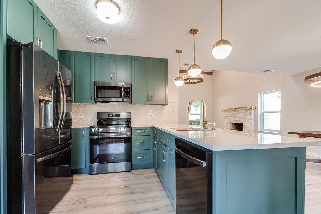 146 Hillside Dr