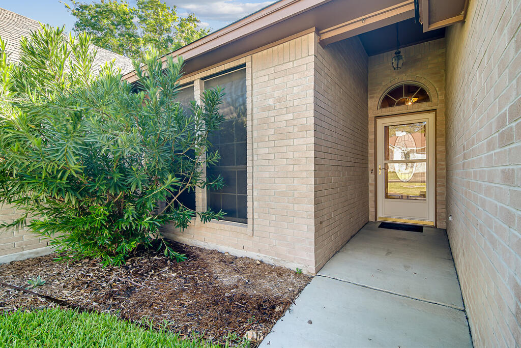 216 Meadow Brook Dr