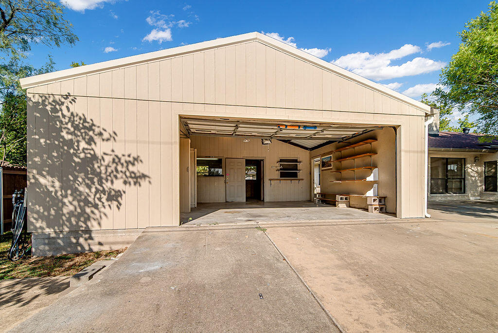 208 Edgewood Dr