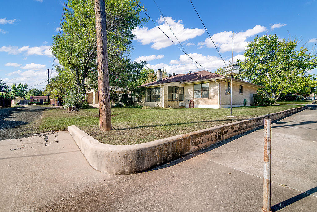 208 Edgewood Dr