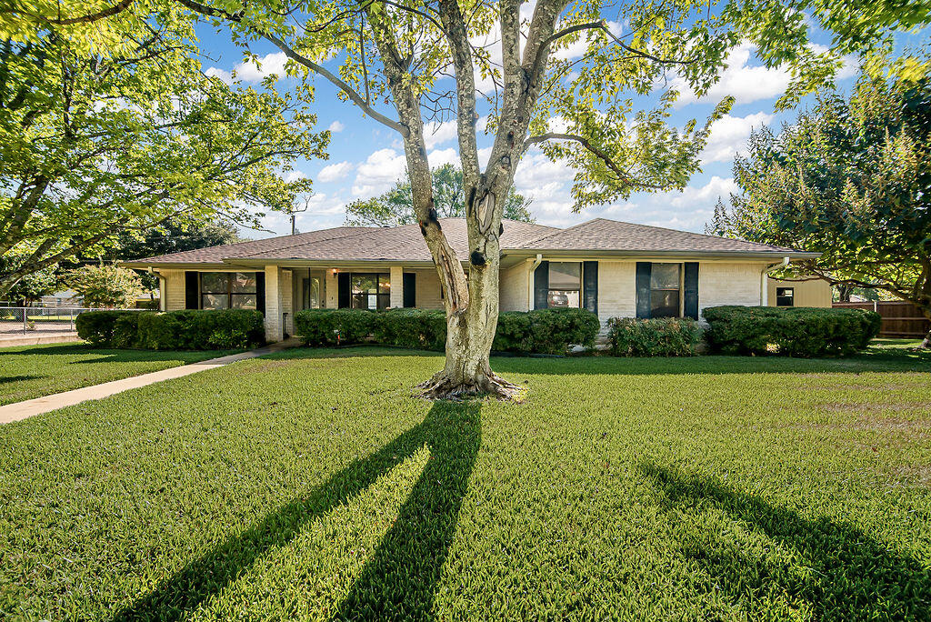 208 Edgewood Dr