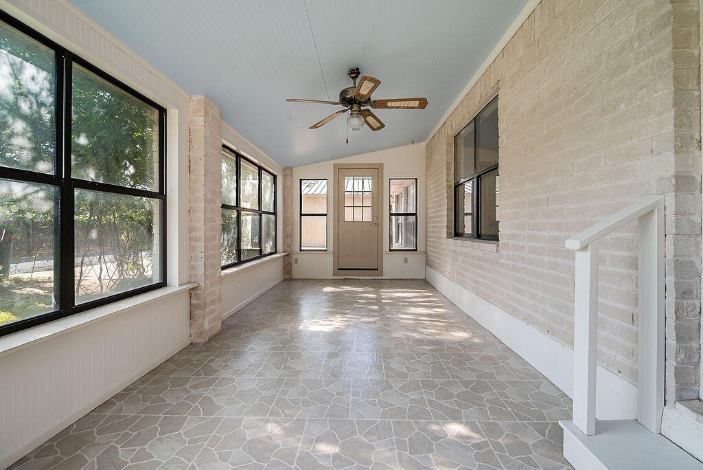 208 Edgewood Dr