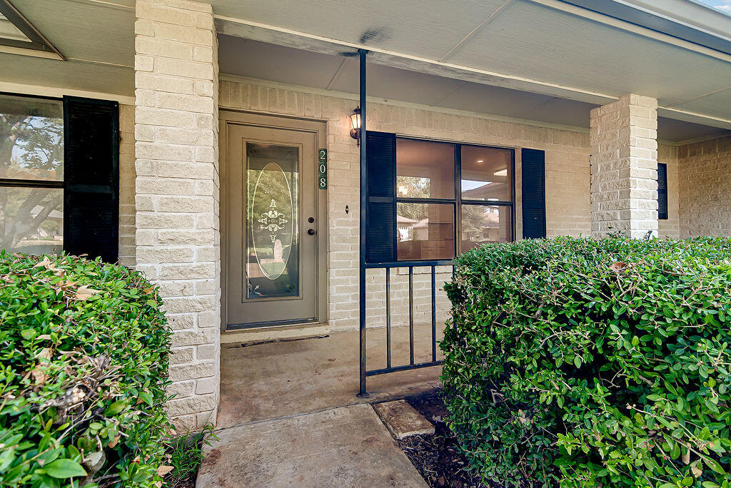 208 Edgewood Dr