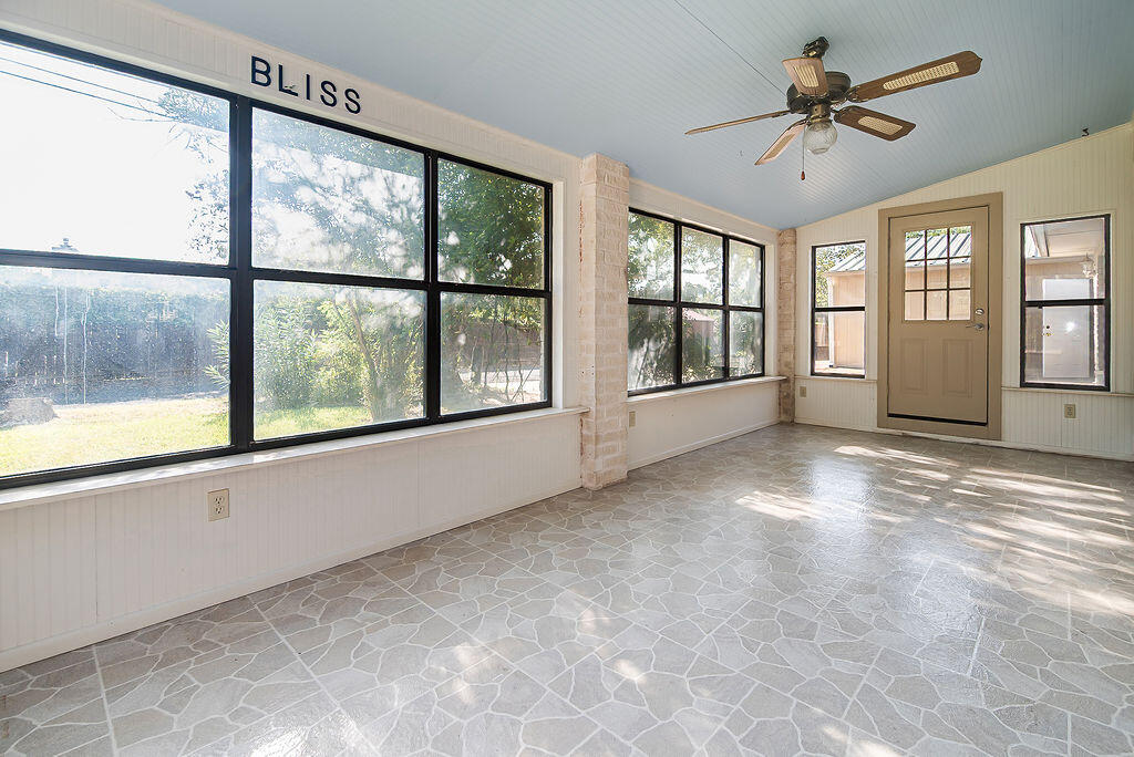 208 Edgewood Dr