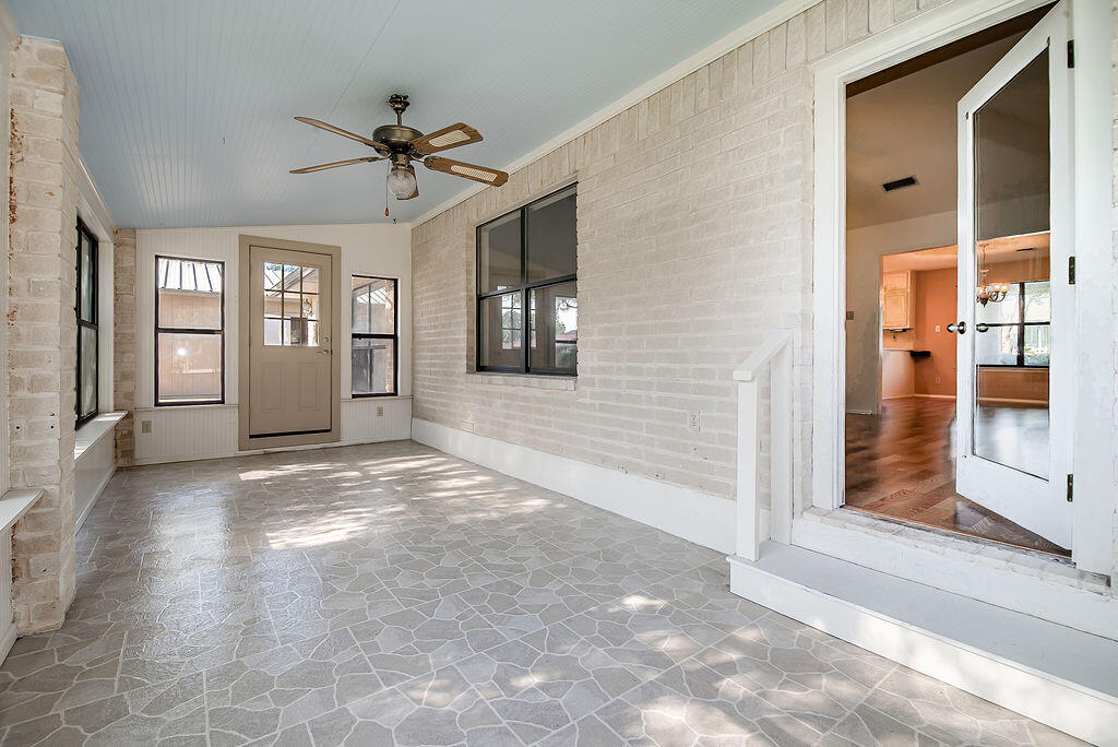 208 Edgewood Dr