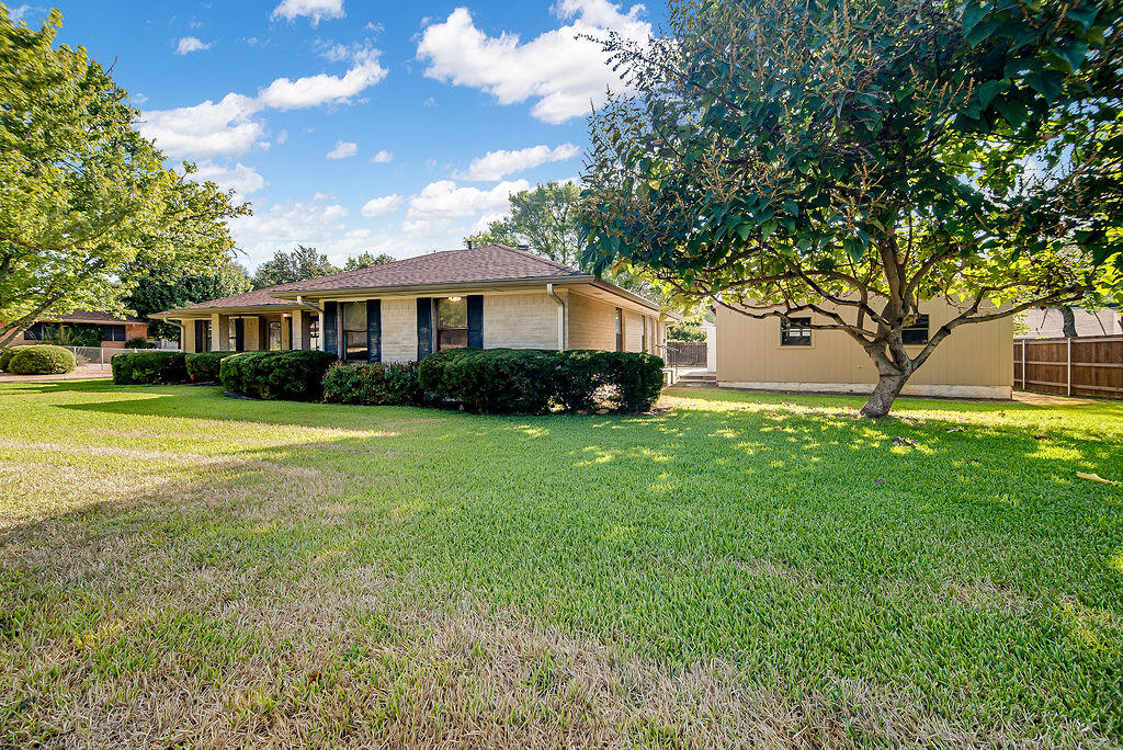 208 Edgewood Dr