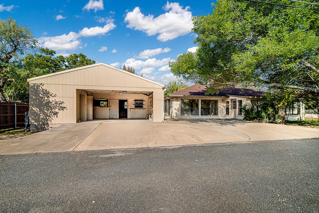 208 Edgewood Dr