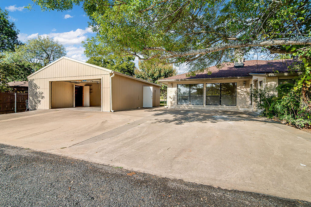 208 Edgewood Dr