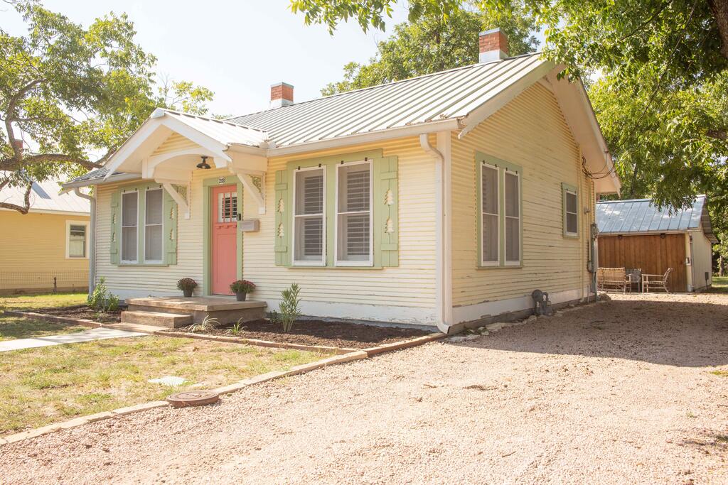 213 Mistletoe St