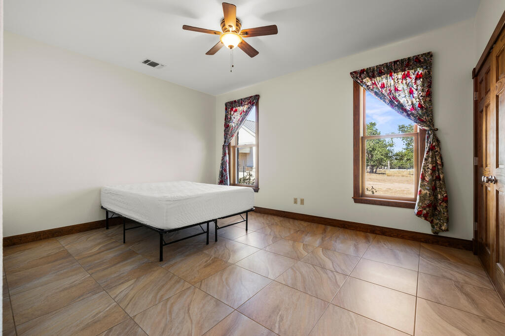 1282 Vintage Oaks Dr