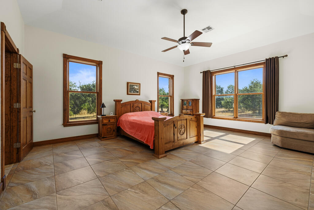 1282 Vintage Oaks Dr