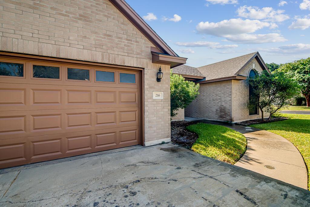 216 Meadow Brook DR