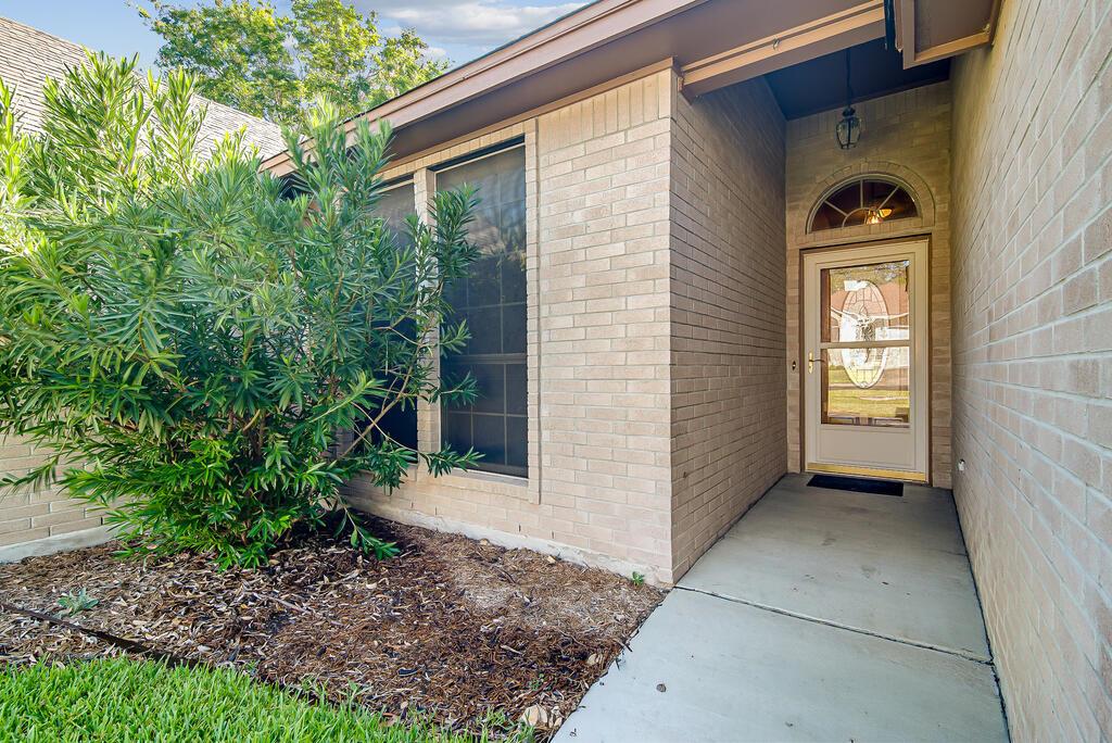 216 Meadow Brook DR