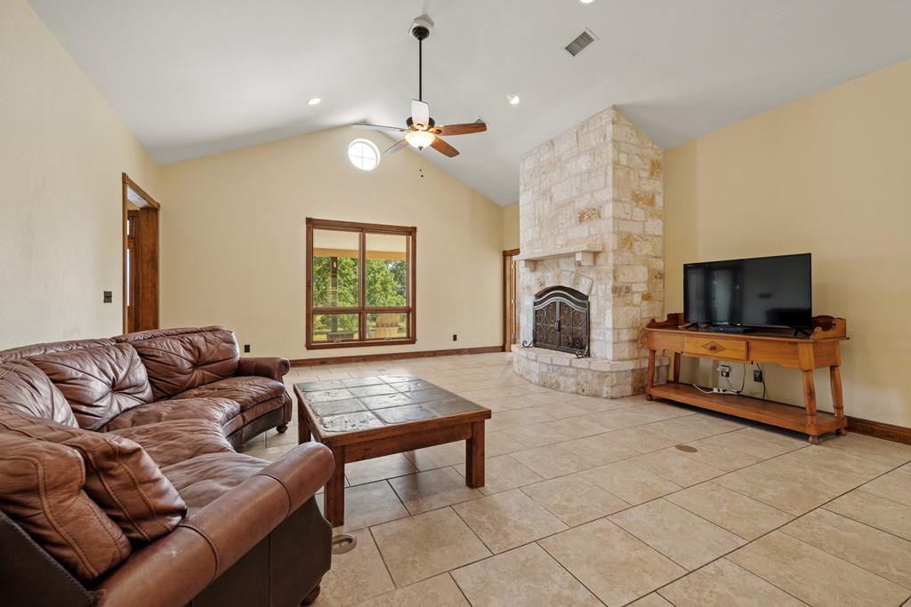 1282 Vintage Oaks DR