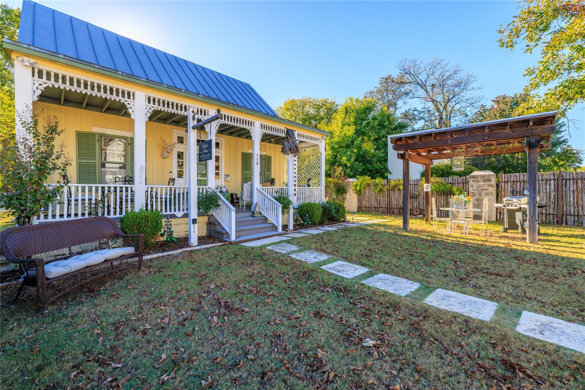 119 W San Antonio ST
