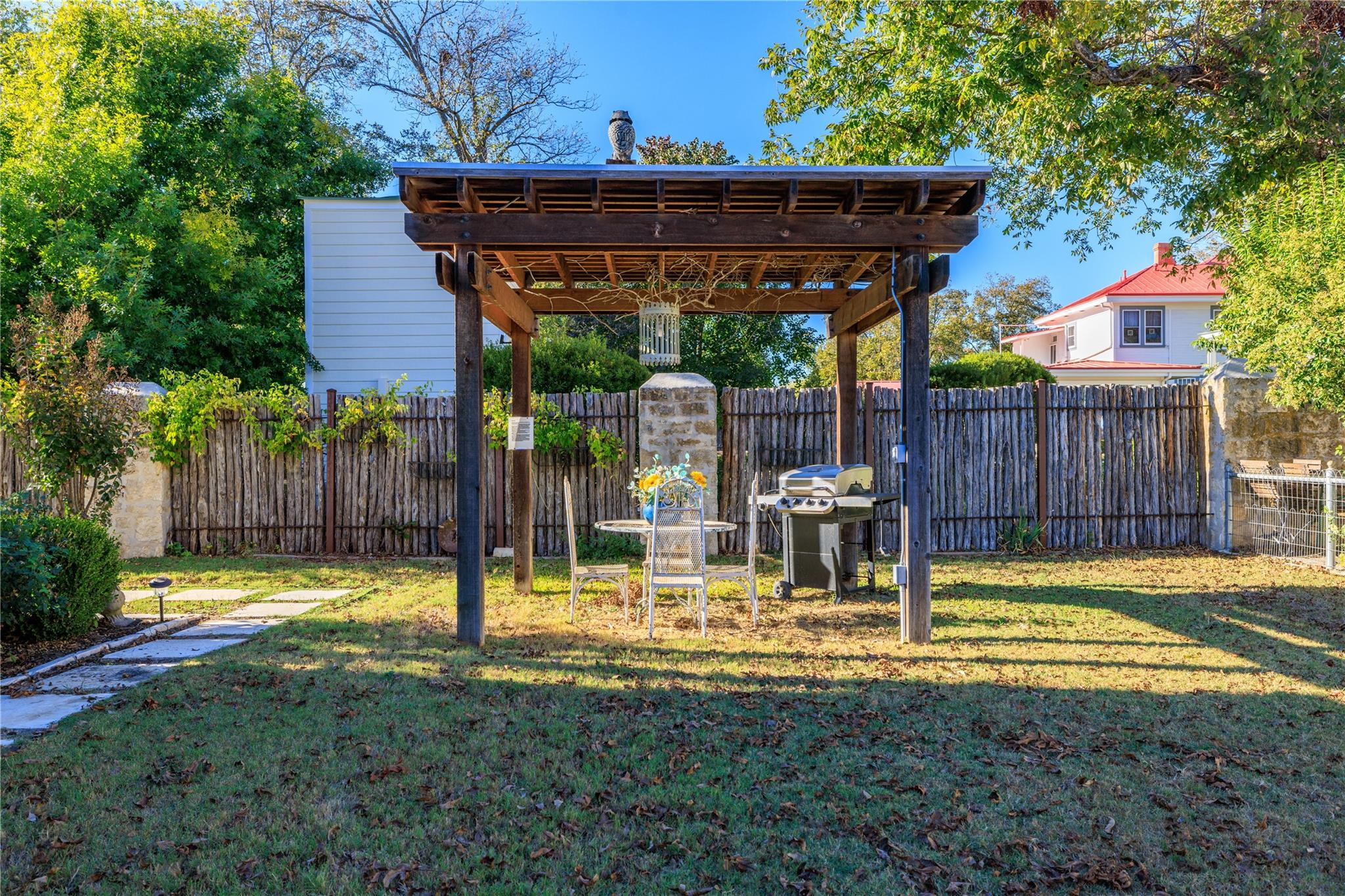 119 W San Antonio ST