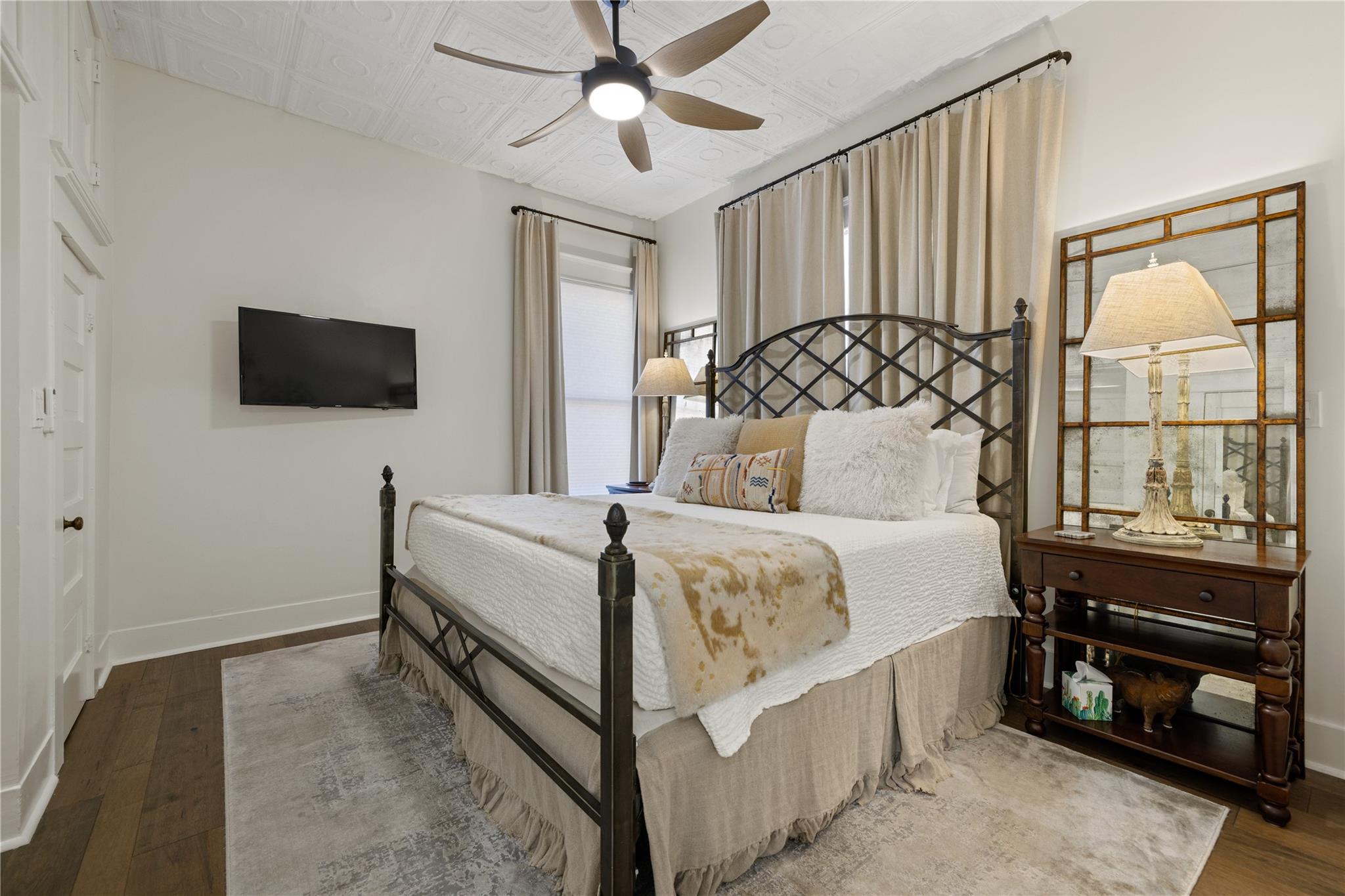 119 W San Antonio ST