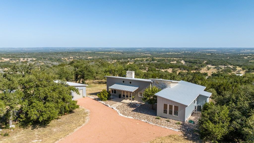 858 NE Seven Falls Ranch Rd