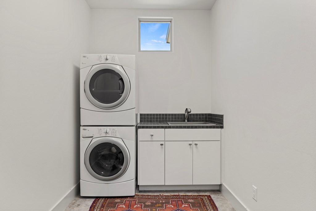 858 NE Seven Falls Ranch Rd