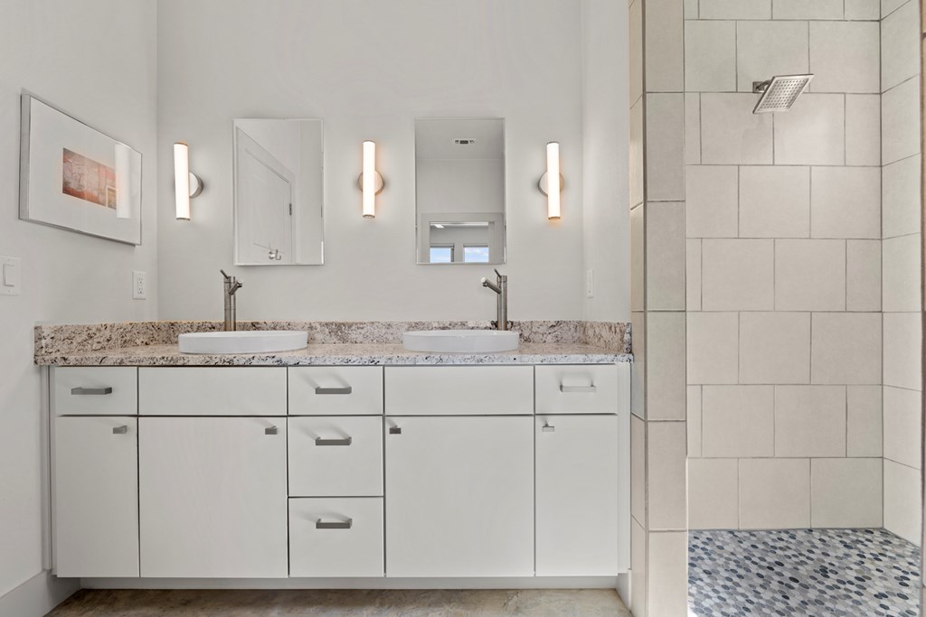 858 NE Seven Falls Ranch Rd