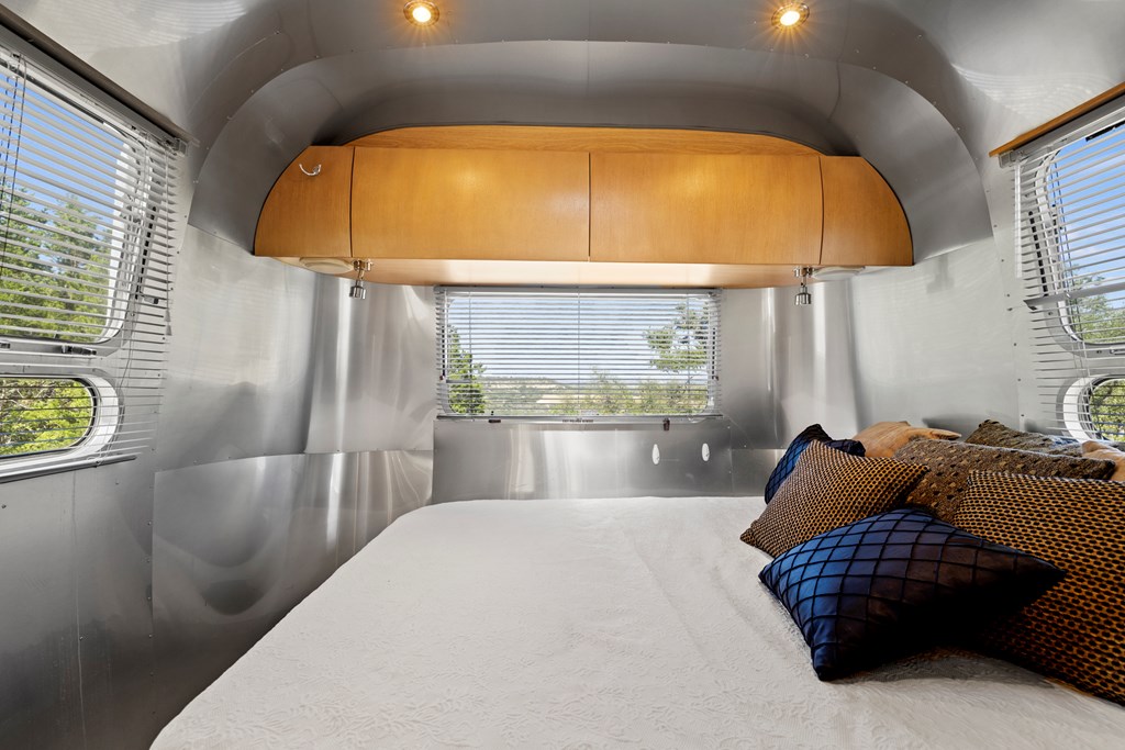 858 NE Seven Falls Ranch Rd