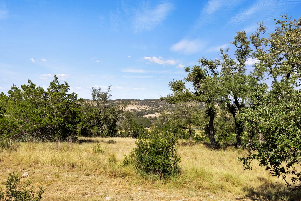 858 NE Seven Falls Ranch Rd