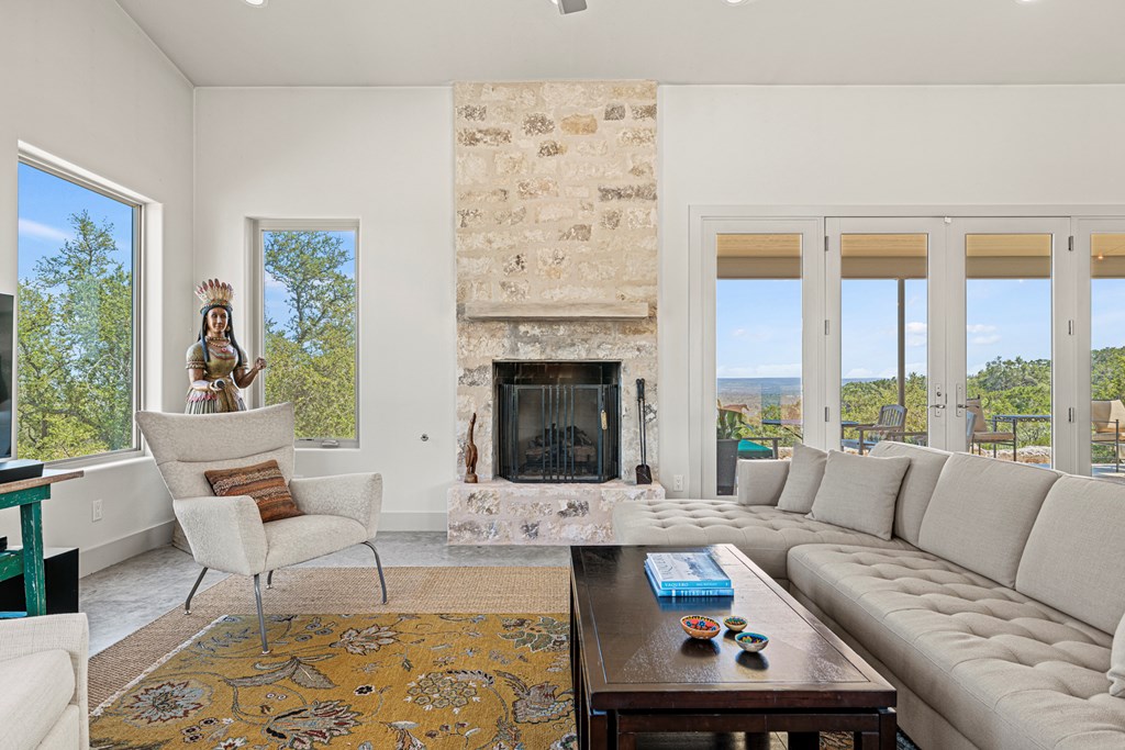 858 NE Seven Falls Ranch Rd