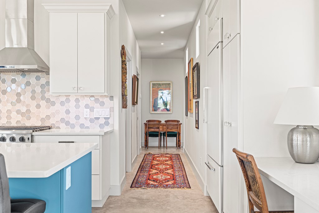 858 NE Seven Falls Ranch Rd