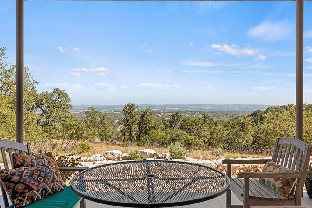 858 NE Seven Falls Ranch Rd