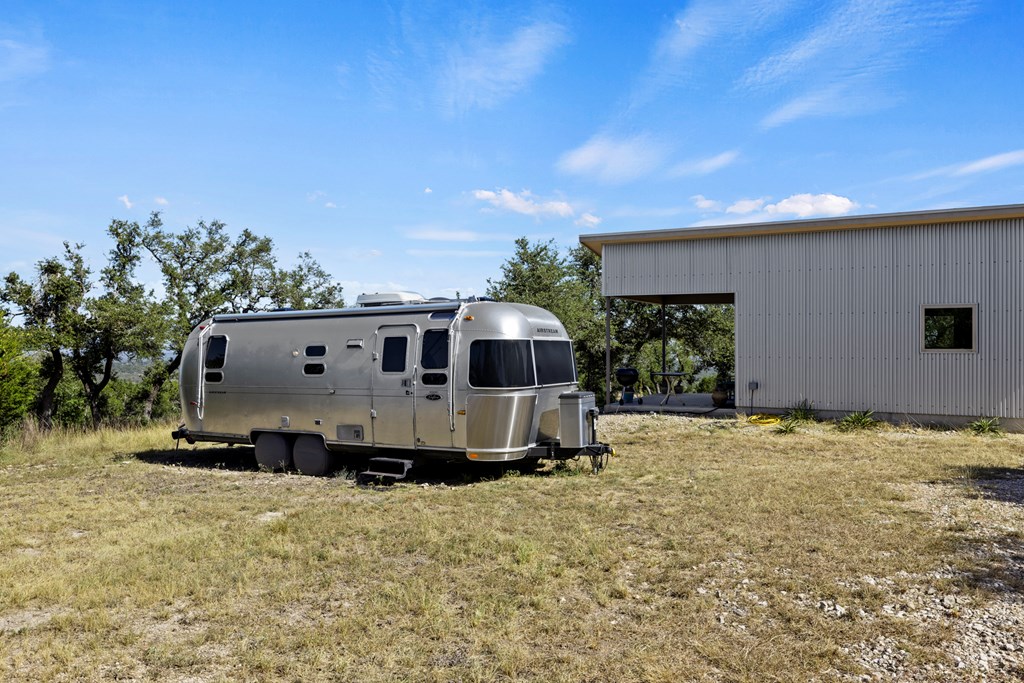 858 NE Seven Falls Ranch Rd