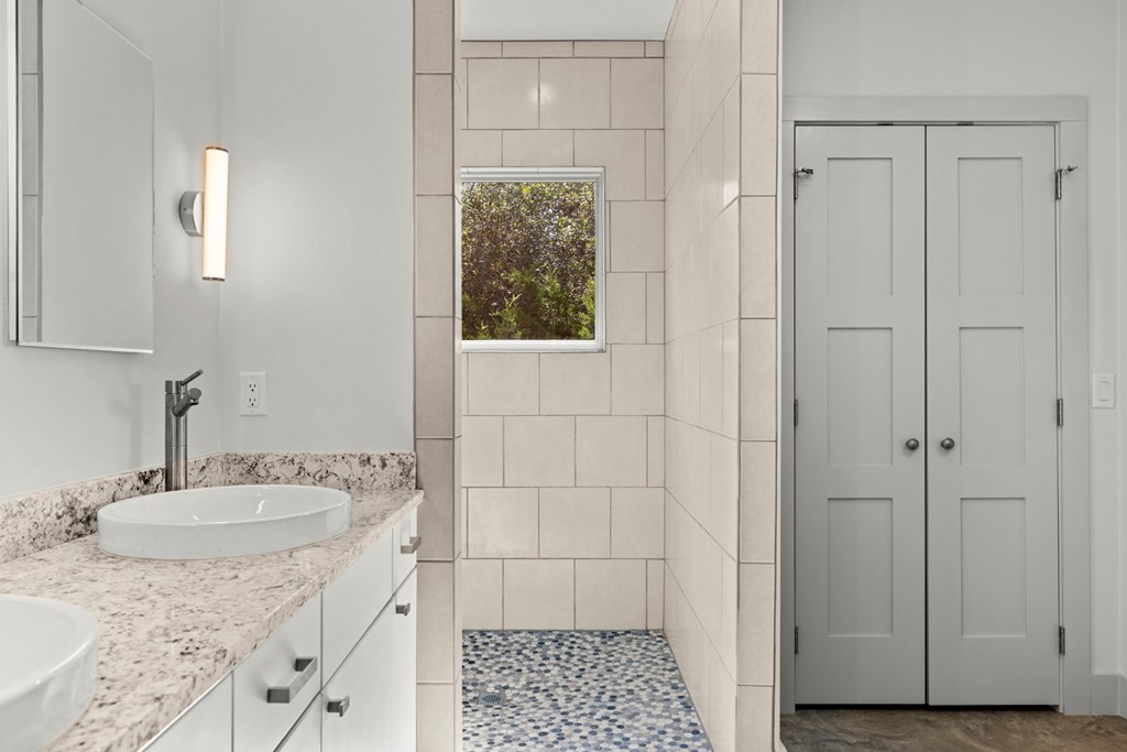 858 NE Seven Falls Ranch Rd