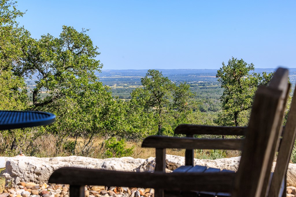 858 NE Seven Falls Ranch Rd