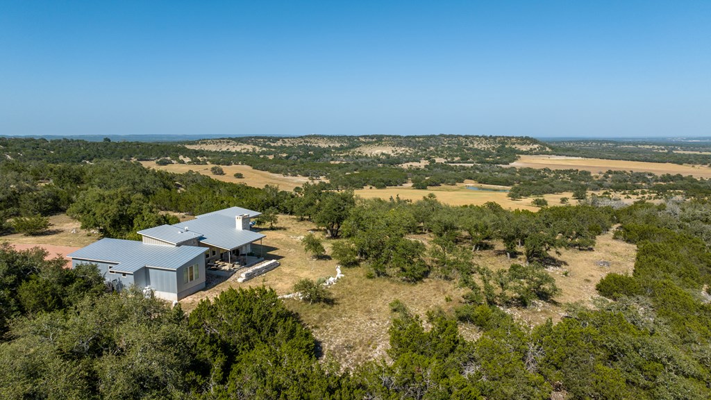 858 NE Seven Falls Ranch Rd