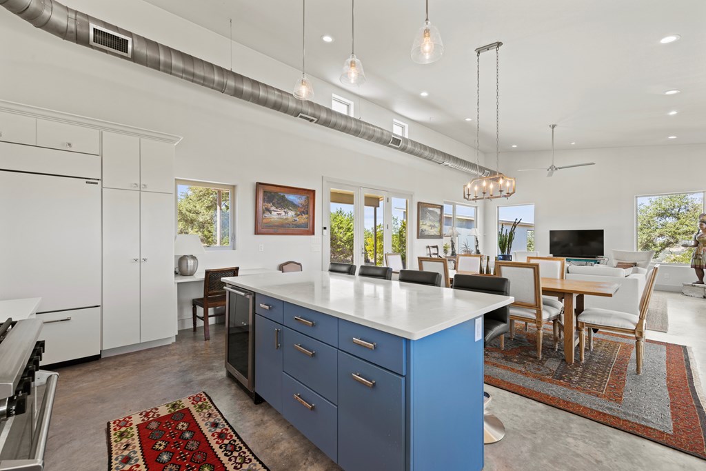 858 NE Seven Falls Ranch Rd