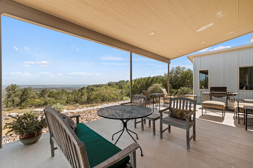 858 NE Seven Falls Ranch Rd