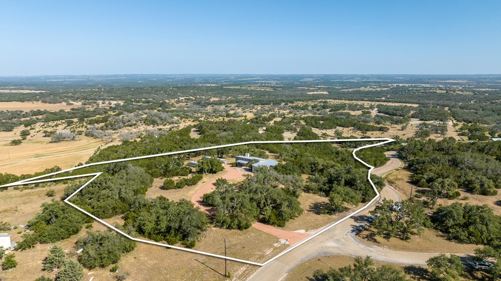 858 NE Seven Falls Ranch Rd