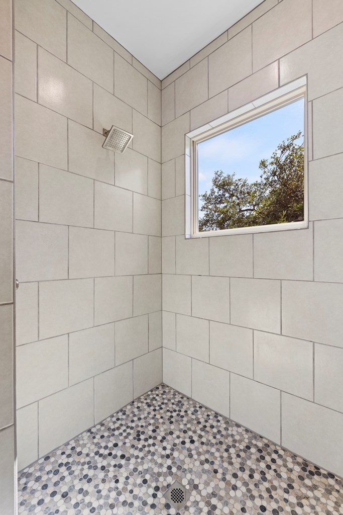 858 NE Seven Falls Ranch Rd