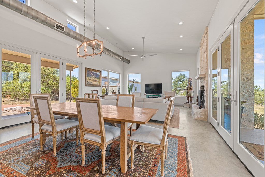 858 NE Seven Falls Ranch Rd