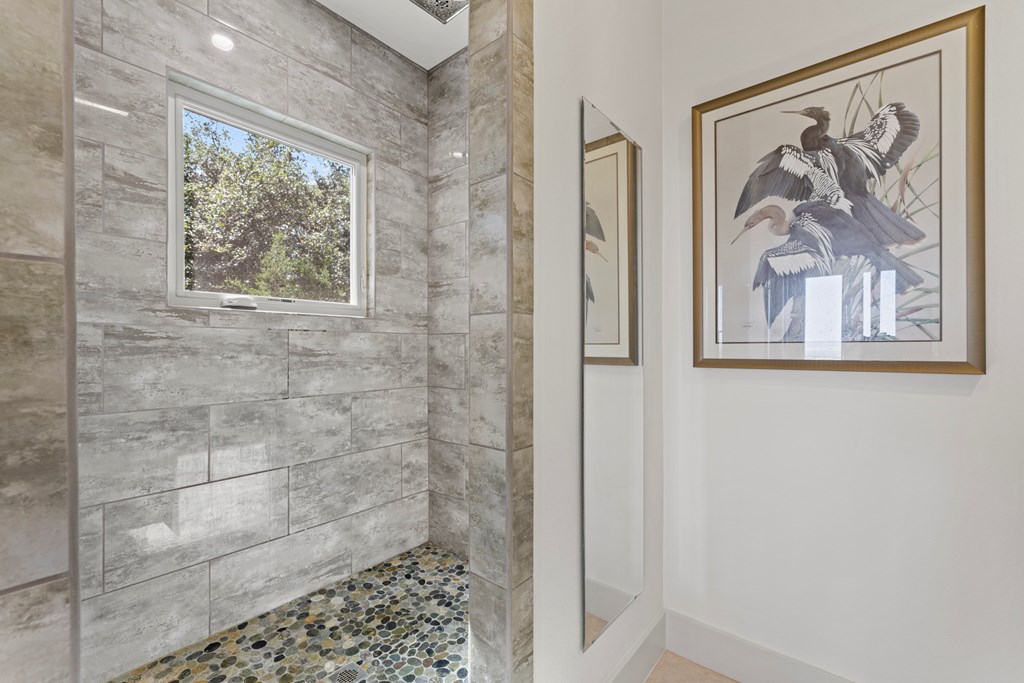 858 NE Seven Falls Ranch Rd