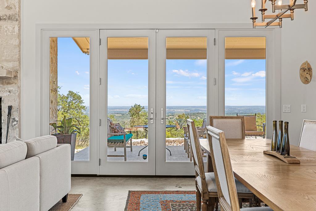 858 NE Seven Falls Ranch Rd