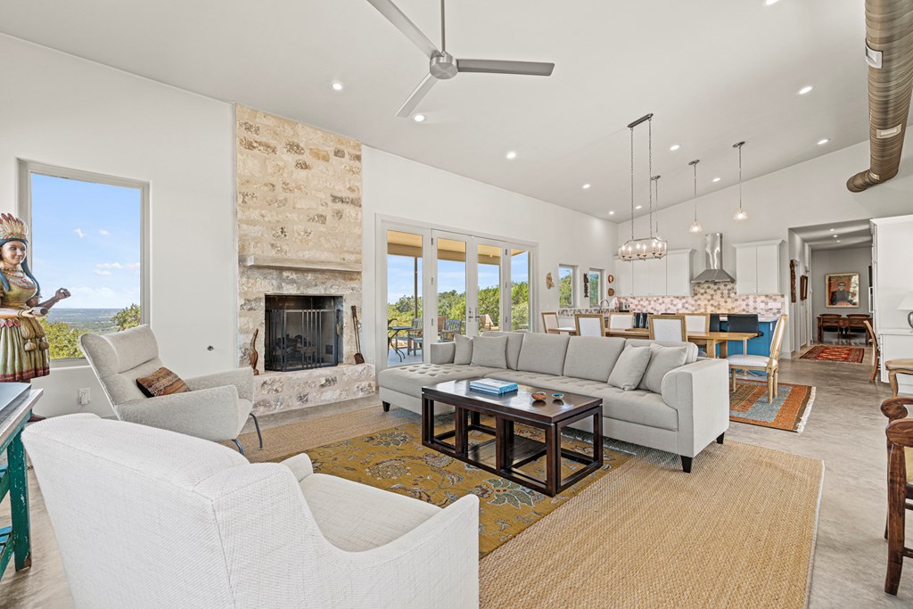 858 NE Seven Falls Ranch Rd