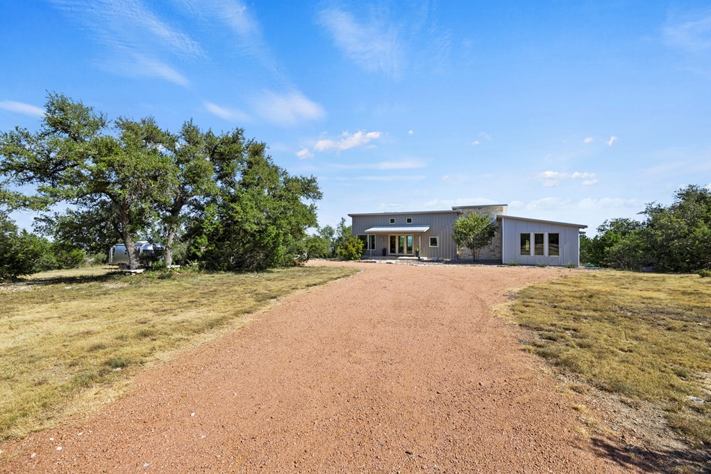 858 NE Seven Falls Ranch Rd