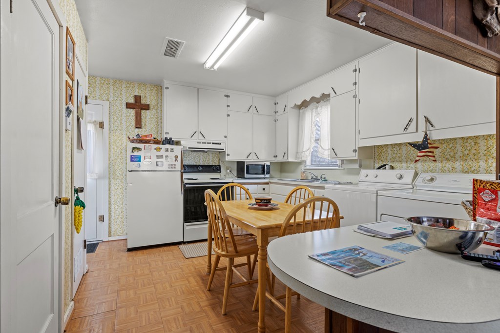 1807 N Llano N Llano St