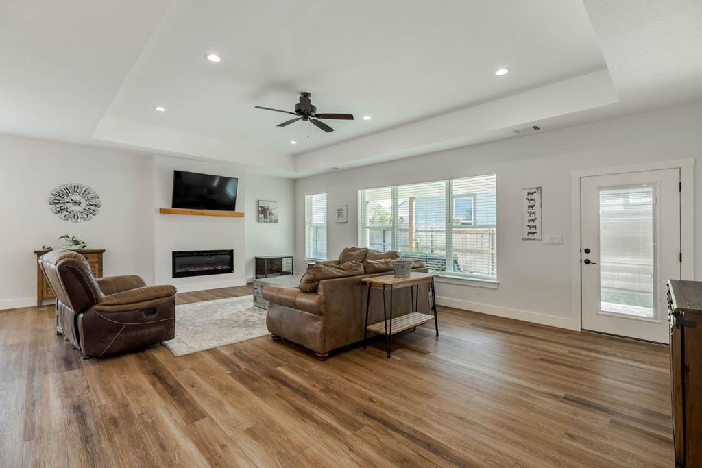 908 Smokey Oak Dr