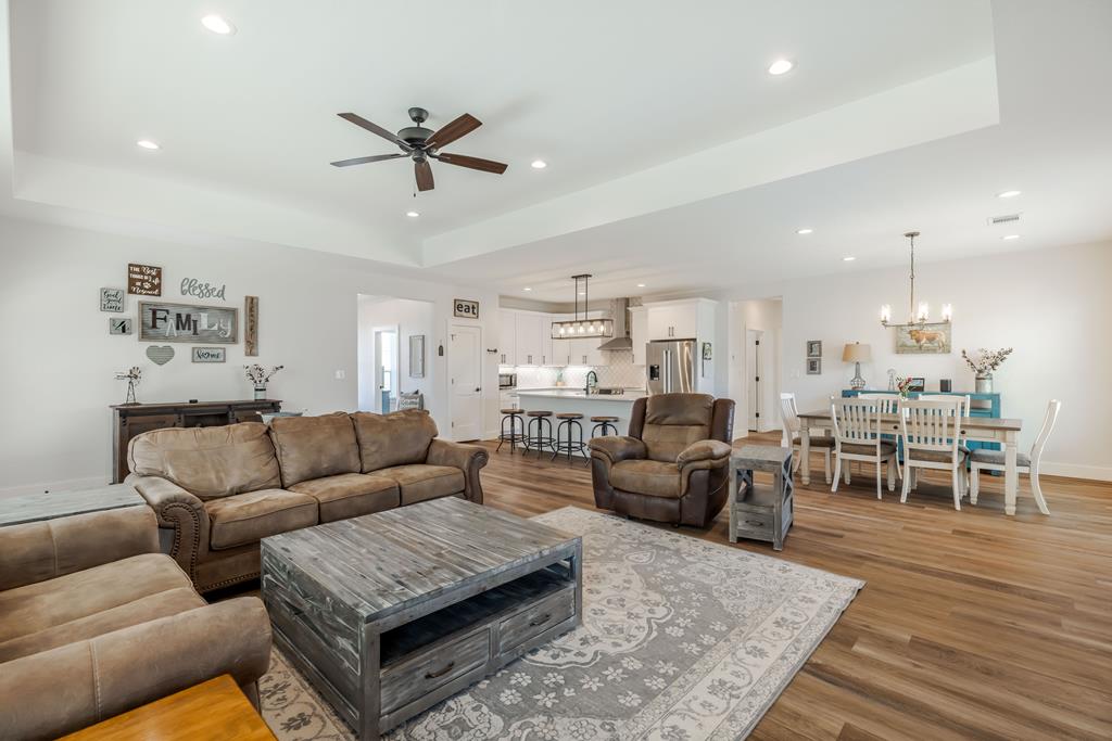 908 Smokey Oak Dr