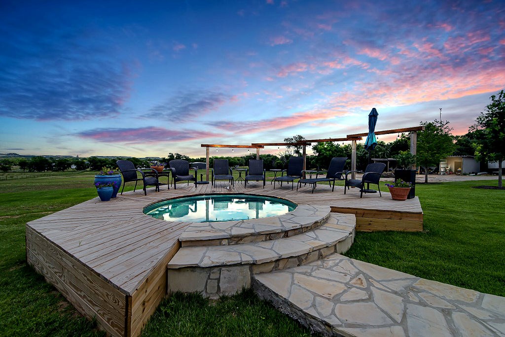 240 Royal Oaks Loop