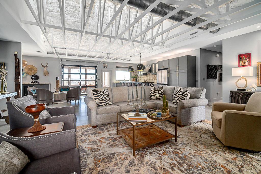 240 Royal Oaks Loop